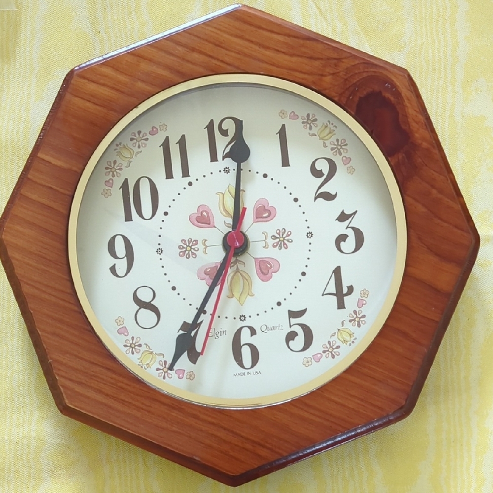 Elgin Wall Clock. Battery Operated. MCM Made In USA.